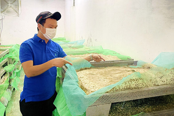 Khoo shows how the fermentation process works.