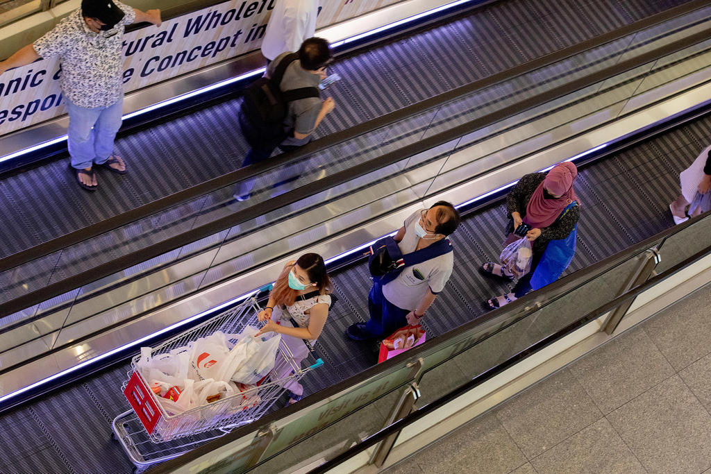 The Ministry of Health will send health alerts via SMS (short message service) to people who have visited hot spots on the same day as people infected by the coronavirus. u00e2u20acu2022 TODAY pic