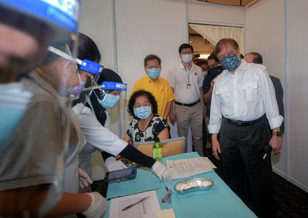 Chief Minister Datuk Patinggi Abang Johari Openg visits the Borneo Convention Centre (BCCK) mega vaccination centre in Kuching, June 7, 2021. u00e2u20acu201d Bernama pic 