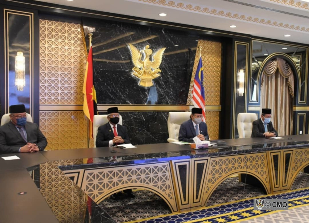 Abang Johari (second right) with (from left) Tiong, Masing and Dr Sim seen during the video conferencing with the King. u00e2u20acu201d Picture courtesy of Chief Ministeru00e2u20acu2122s Office via Borneo Post Online