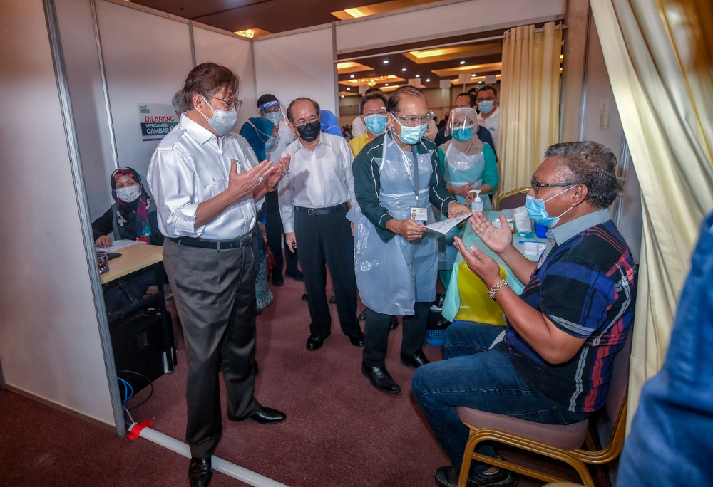 Chief Minister Datuk Patinggi Abang Johari Openg with a vaccine recipient at Universiti Malaysia Sarawaku00e2u20acu2122s Covid-19 vaccination centre in Kuching, June 18, 2021. u00e2u20acu201d Bernama pic 
