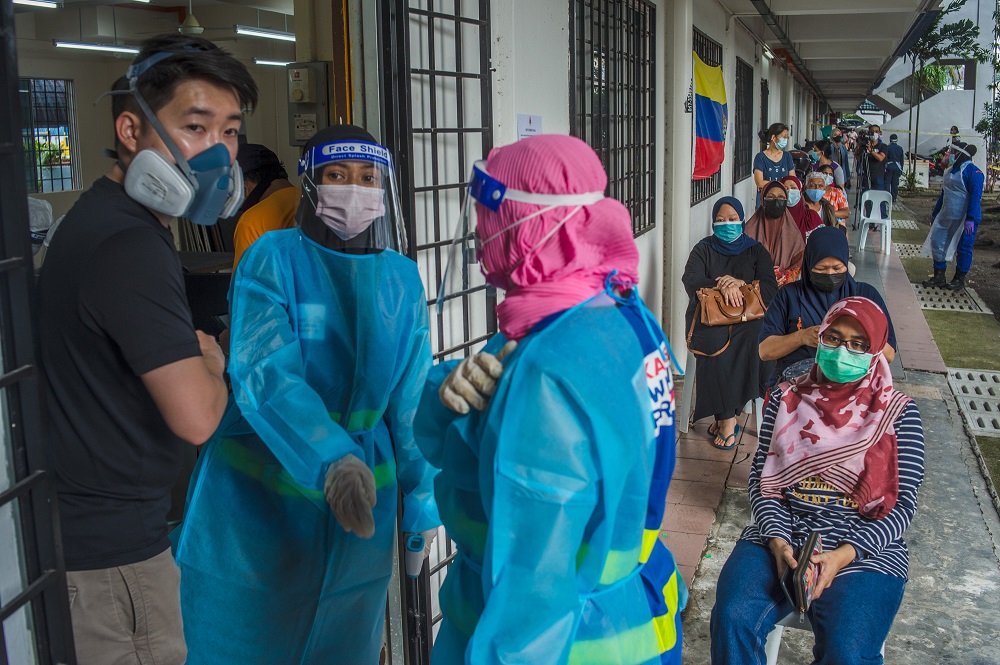 Health workers conduct a Covid-19 swab test in Bandar Tun Razak, Kuala Lumpur June 5, 2021. ― Picture by Shafwan Zaidon