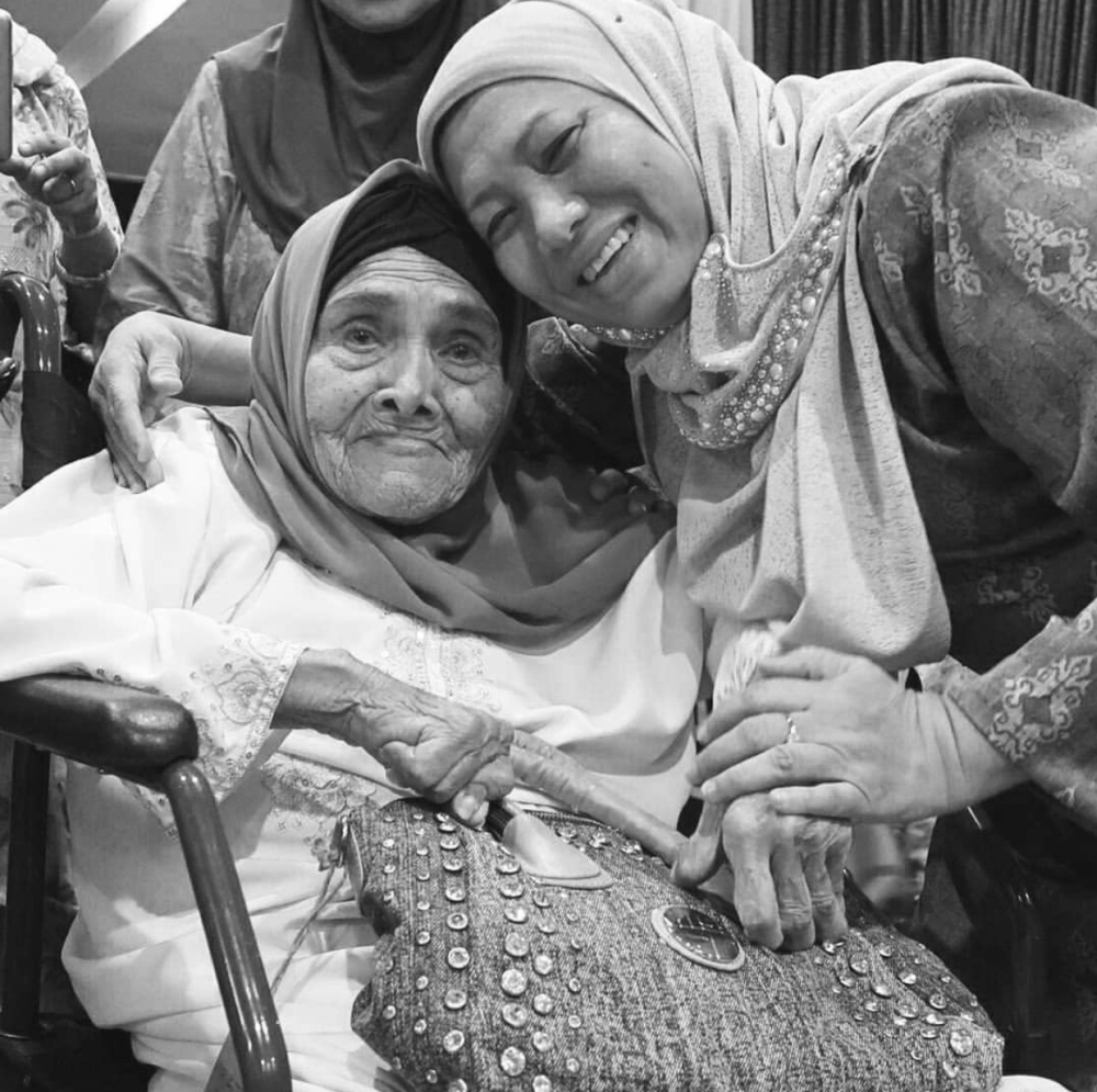 MacPherson's remains will be laid to rest at the Jalan Samariang Muslim Cemetery after Zohor prayers today. u00e2u20acu201d Picture via Twitter