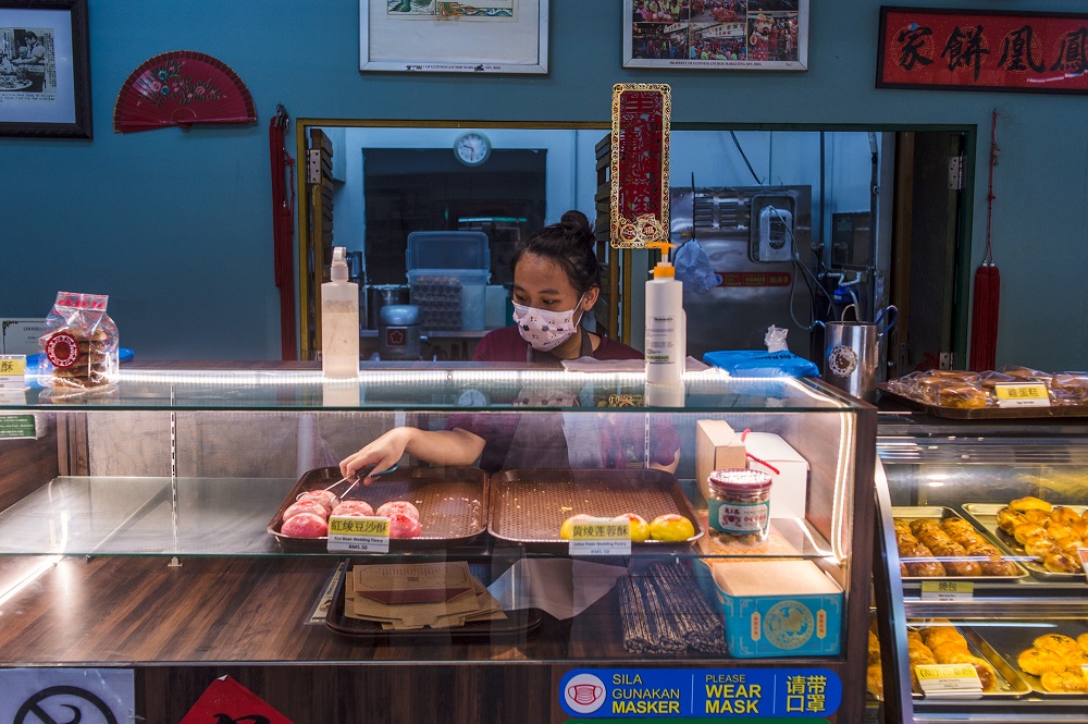 An employee is seen here arranging pastries at the Fung Wong Biscuits store along Jalan Hang Lekir. ― Picture by Shafwan Zaidon