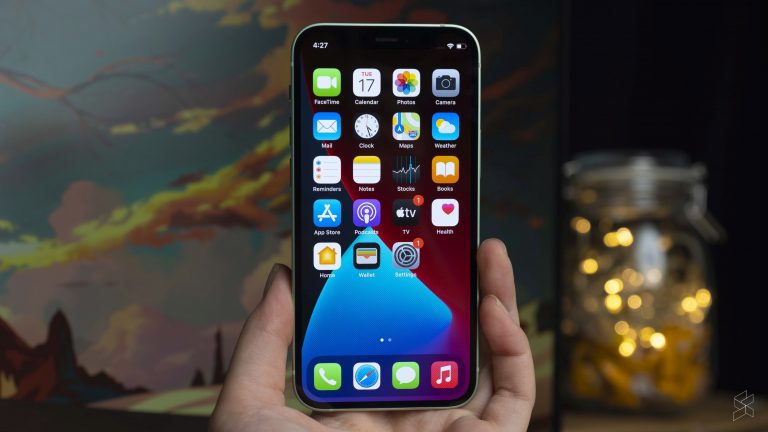 With the iOS 15 update, your u00e2u20acu02dcswitched offu00e2u20acu2122 phone wonu00e2u20acu2122t be fully switched off u00e2u20acu201d it stays in a low-powered state for at least a few more hours. u00e2u20acu2022 SoyaCincau pic