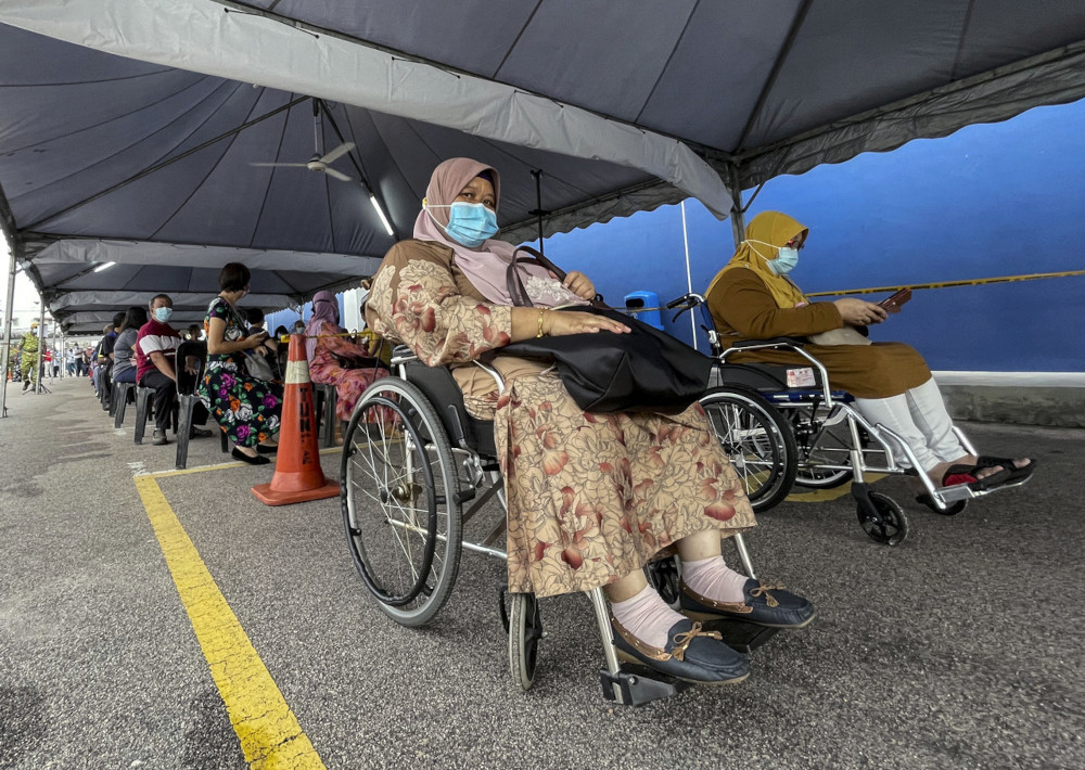 A senior citizen awaits her turn for the Covid-19 vaccination at the Dewan Muafakat Taman Adda Height vaccination centre in Johor, May 22, 2021. u00e2u20acu201d Bernama pic