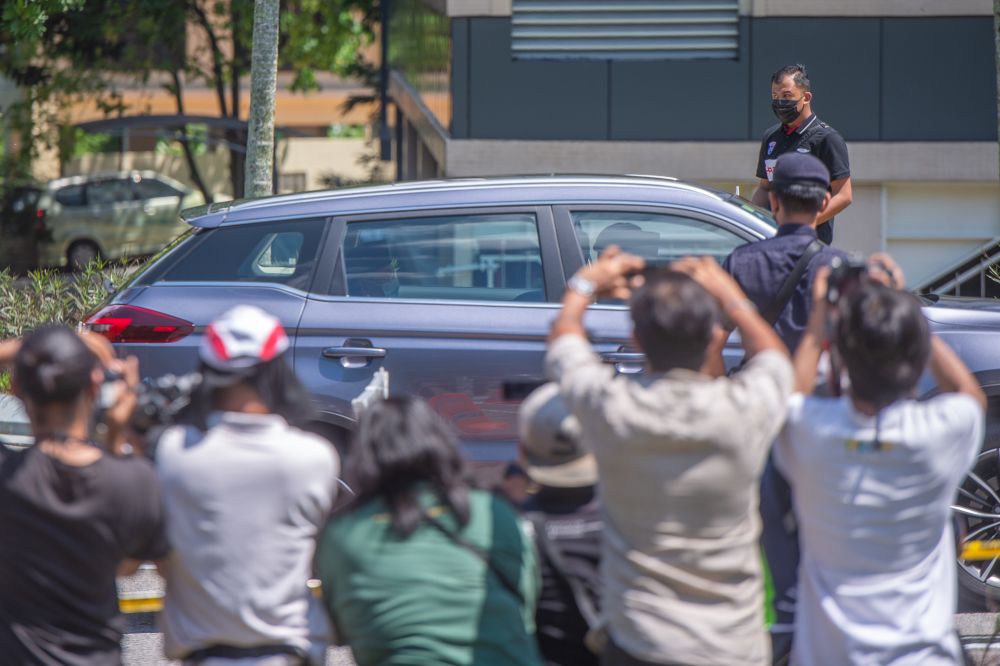A vehicle ferrying Tun Dr Mahathir Mohamad is seen arriving at Istana Negara in Kuala Lumpur June 10, 2021.  u00e2u20acu201d Picture by Shafwan Zaidonnn
