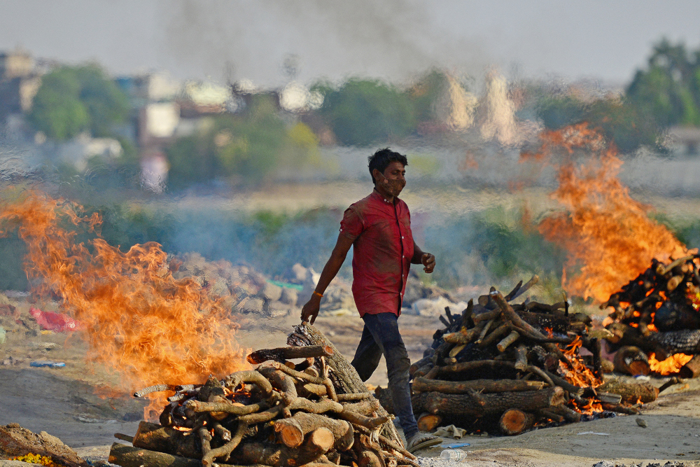 A man in India performed the last rites for a body thinking it was his wife, who was declared dead due to Covid-19. u00e2u20acu2022 AFP pic