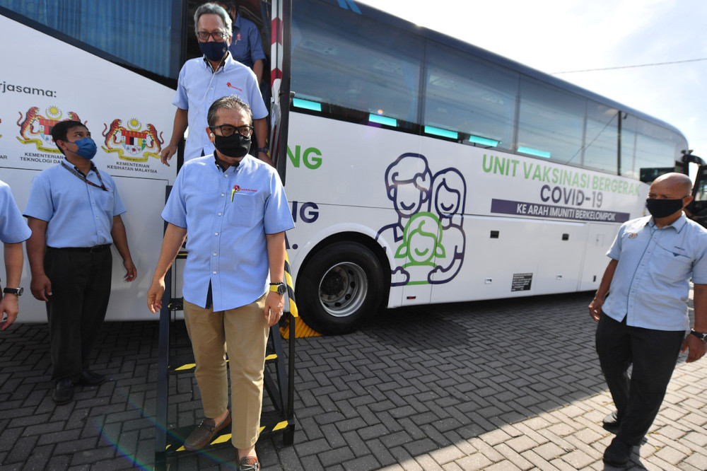 Rural Development Minister, Datuk Abdul Latiff Ahmad visits the mobile vaccine administering centres in Kuala Lumpur, June 22, 2021. u00e2u20acu201d Bernama pic 