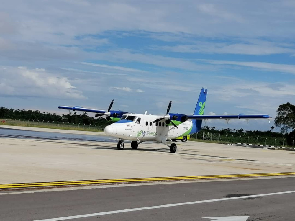 MH3412 lands on the new Mukah Airport runway. — Borneo Post Online pic 