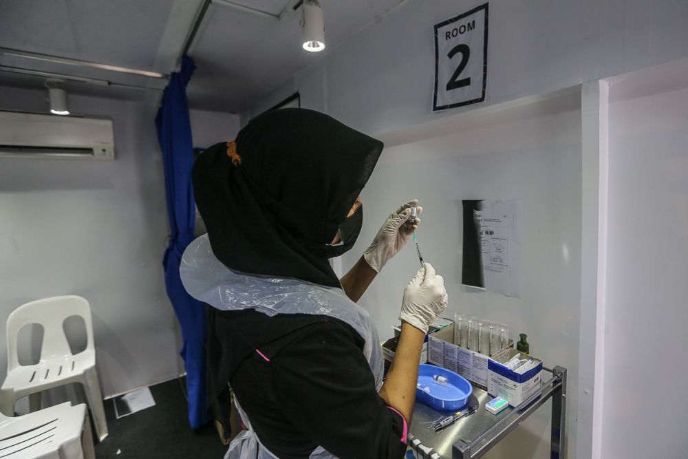 A medical personnel loads a syringe with a dose of the Sinovac vaccine at PPR Seri Alam in Kuala Lumpur June 23, 2021. u00e2u20acu201d Picture by Yusof Mat Isa