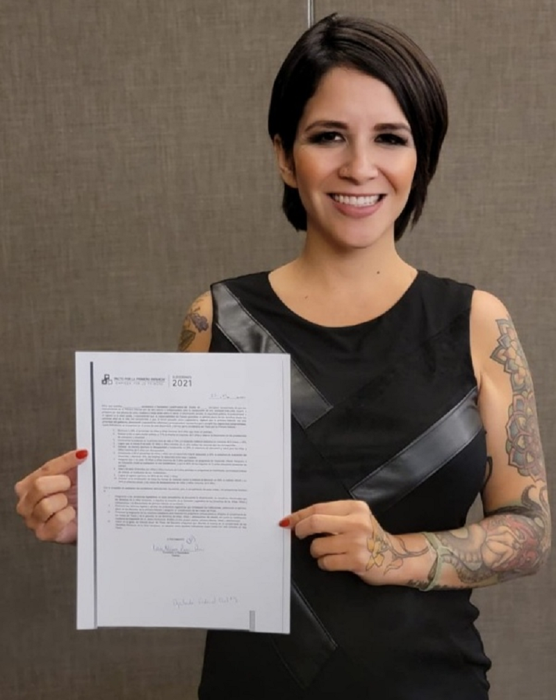 Mexican OnlyFans model turned politician Rocio Pino is offering free boob jobs if she gets elected. u00e2u20acu2022 Photo via Twitter/ @la_gr0sera