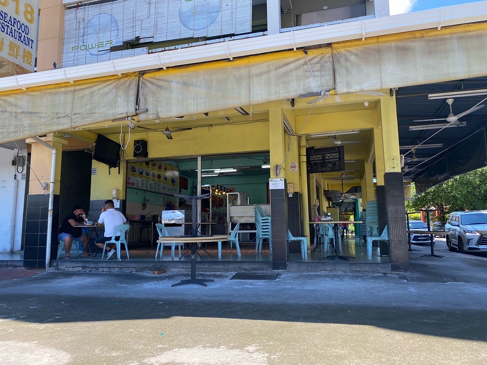 Coffee shops in Sabah were left confused as conflicting news and orders on whether dine-in is allowed as of today. u00e2u20acu2022 Picture by Julia Chan