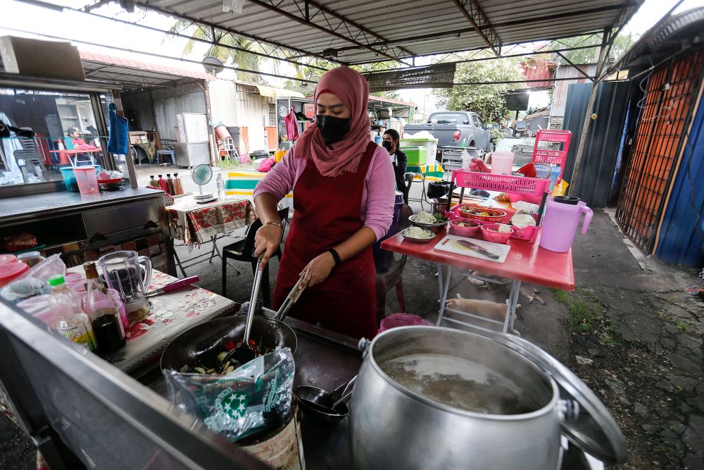 Food stall operators get ready to serve customers amid the movement control order in Seberang Jaya June 25, 2021. u00e2u20acu201d Picture by Sayuti Zainudinnn