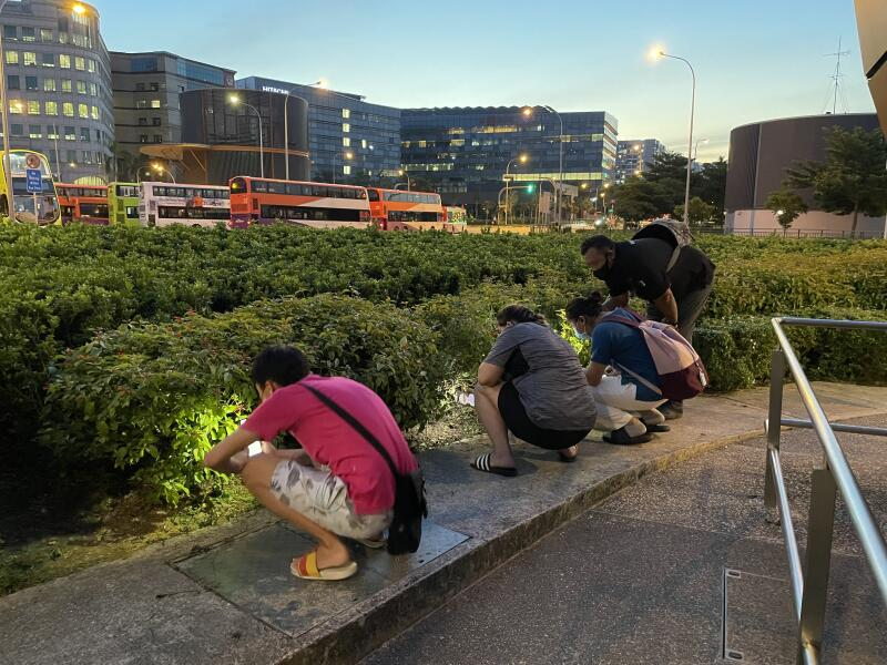 A Singaporean TikToker had residents of the republicsearching for money he left behind at public transport stations. u00e2u20acu2022 Picture via Facebook/ Shin Min Daily News