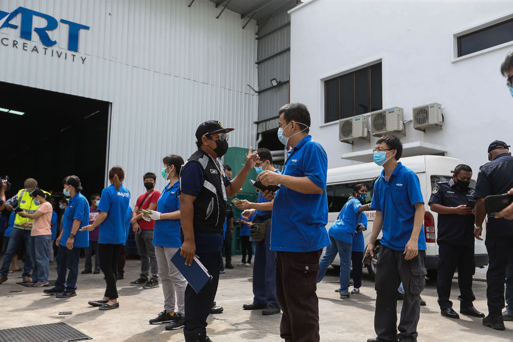 Enforcement officers conduct SOP spot checks on a factory in Mak Mandin, Penang, June 23, 2021. u00e2u20acu201d Picture by Sayuti Zainudin