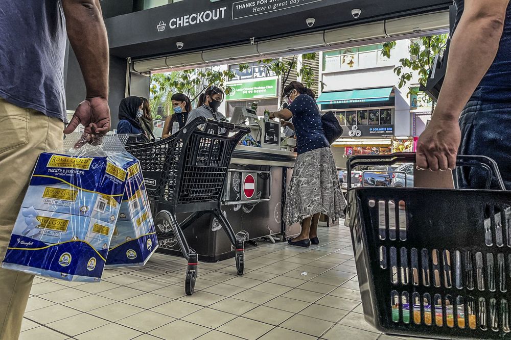 People shop for groceries at the Mercato Solaris supermarket in Mont Kiara June 7, 2021. u00e2u20acu201d Picture by Hari Anggaran