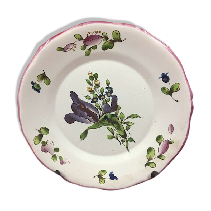 A vintage earthenware plate. — Picture courtesy of Pinterest