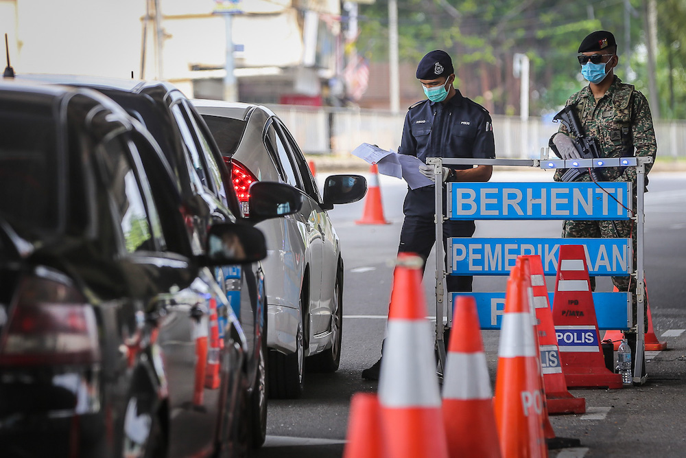 Police and Armed Forces personnel conduct a check on vehicles at a roadblock at Jalan Klang Lama in Petaling Jaya July 4, 2021. u00e2u20acu201d Picture by Yusof Mat Isa