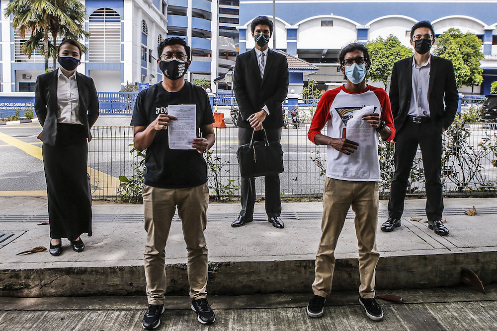(Back from left) Lawyers Kee Hui Yee, Rajsurian Pullai and Yap Boon Jhoe taking a photograph with Mohammad Alshatri (right) and Mohd Asraf at IPD Dang Wangi, July 18, 2020. u00e2u20acu201d Picture by Hari Anggara