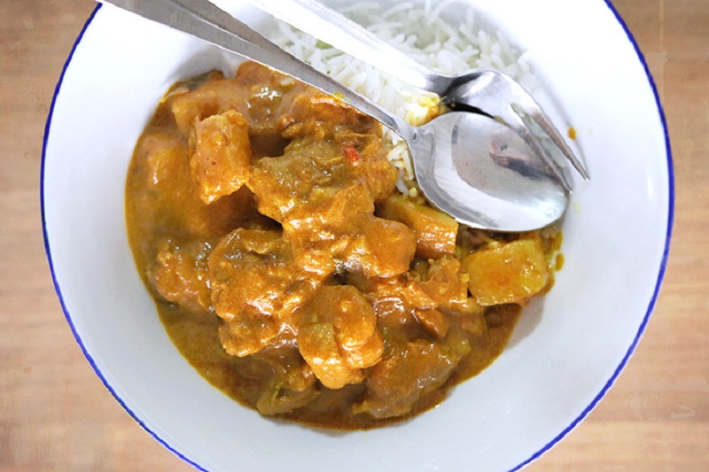 It took a plate of curry rice to wake a suspect in China from his three-day faint. u00e2u20acu201d Picture by CK Lim 