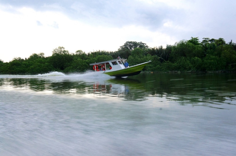 According to water expert Zaki Zainuddin, although Sungai Klang have seen some improvement since the first MCO, however the effect is not the same for other rivers in Malaysia. — Picture by Selangor Maritime Gateway