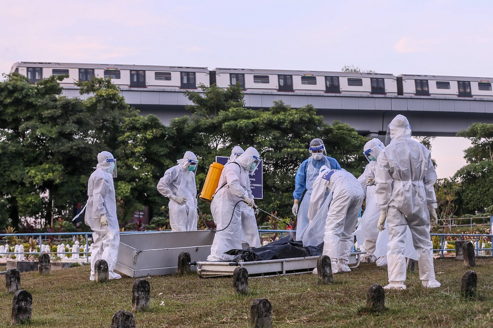 A body is disinfected upon arrival at the Raudhatul Sakinah Bukit Kiara 1 Muslim cemetery for burial. u00e2u20acu201d Picture by Ahmad Zamzahuri