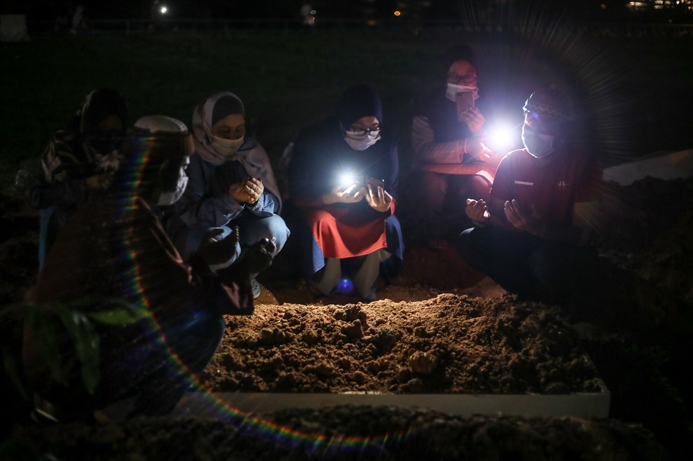 Family members are given half an hour to pay their last respects.