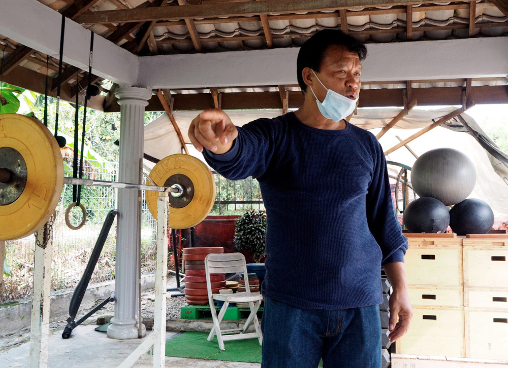 Ahmad Janius Abdullah shows the garage where Hidilyn Diaz trained for the Tokyo Olympics, July 27, 2021. — Bernama pic 