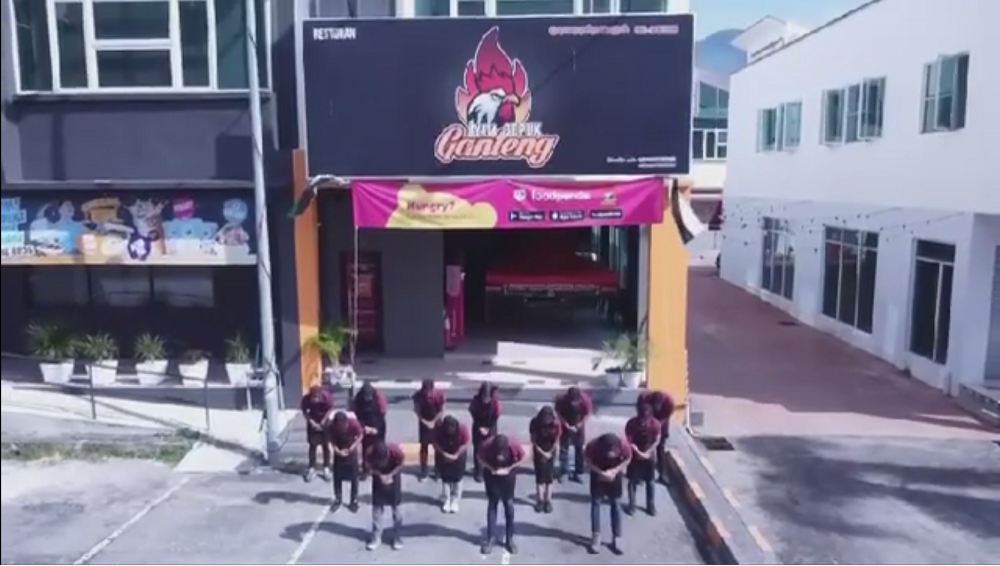 A restaurant owner in Ipoh along with his staff apologised for having to raise one of their set meals by RM1. u00e2u20acu2022 Screenshot via Instagram/AyamGepukGantengIpoh