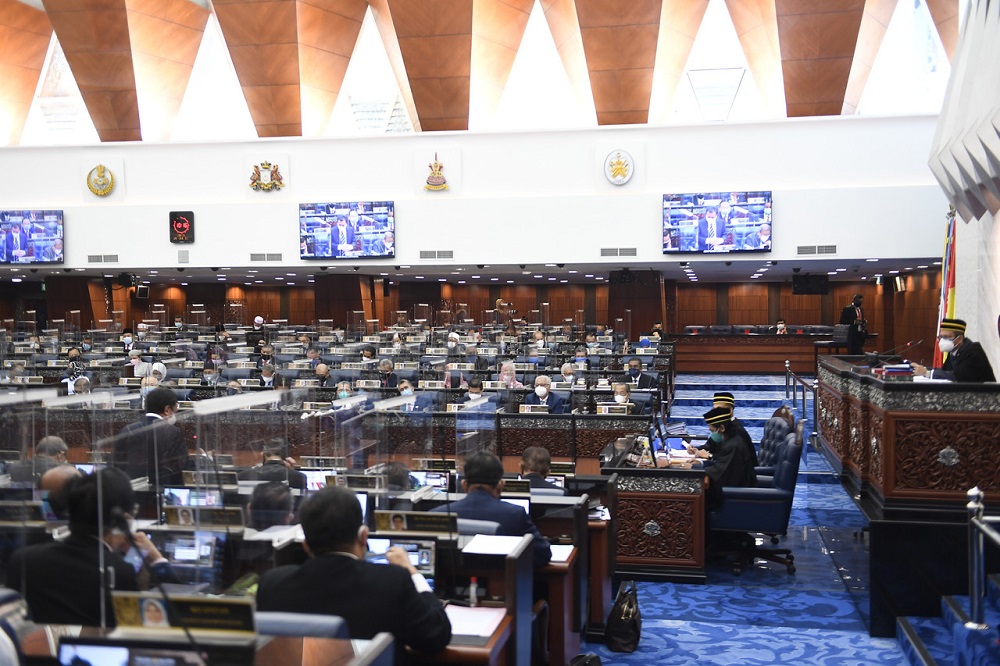 Speaker Datuk Azhar Azizan Harun (right) speaks during a special Parliament sitting in Dewan Rakyat, Kuala Lumpur July 26, 2021. u00e2u20acu201d Bernama picnn