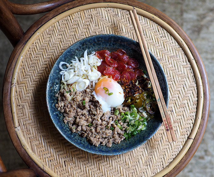 There's a Japanese slant to their dishes like this 'mazemen' that uses the pork mince and Chinese waxed meat