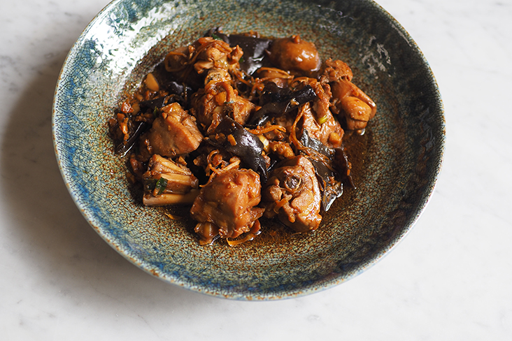 Sesame oil chicken is best paired with a bowl of white rice