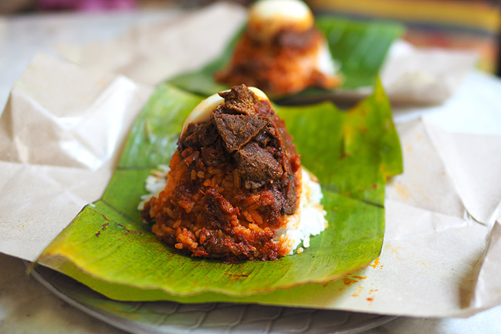 If you love cow's lungs, they also offer 'nasi lemak paru'.