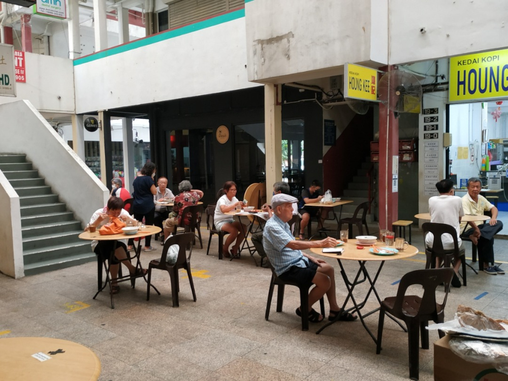 Road and foot traffic builds up in Kota Kinabalu, Sabah July 7, 2021 as shops, including eateries, open up for business with the state governmentu00e2u20acu2122s tacit approval. u00e2u20acu201d Picture by Julia Chan 