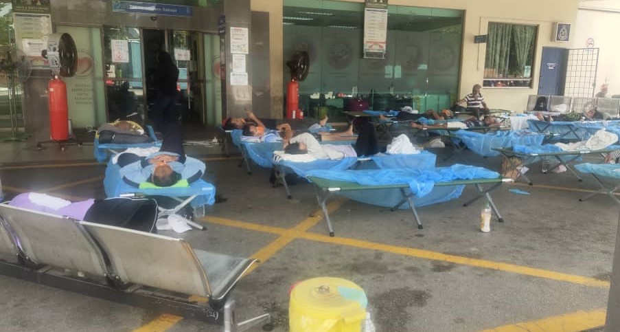 Around a dozen patients lie in folding cots outside the entrance of HTARu00e2u20acu2122s Emergency Department. u00e2u20acu201d Picture courtesy of Charles Santiagon
