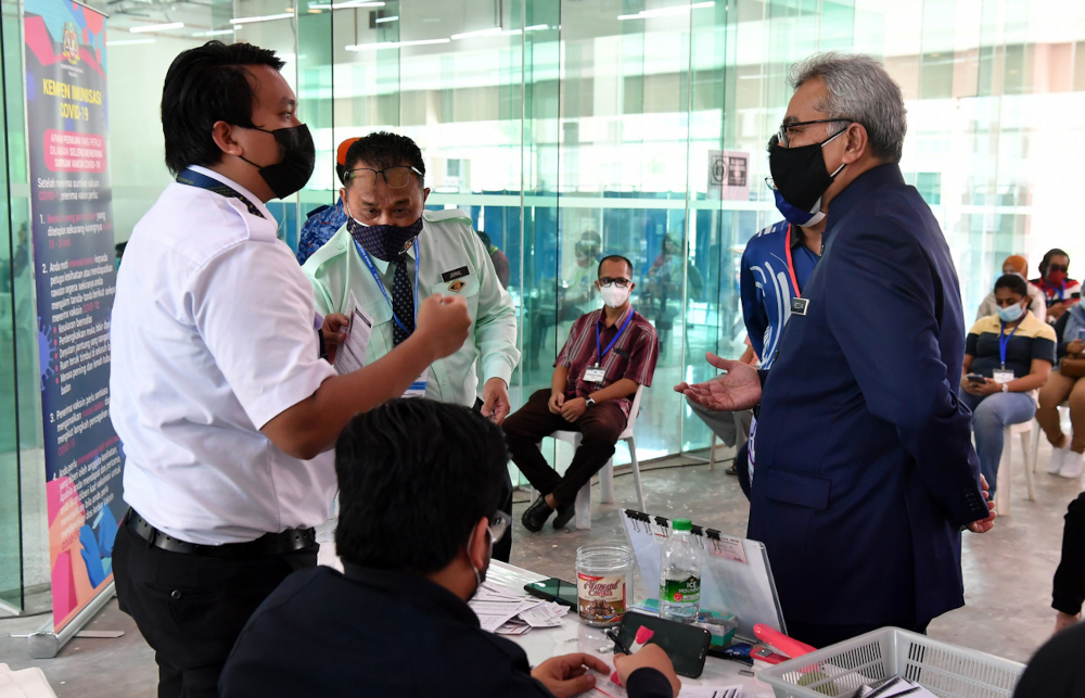Datuk Seri Mohd Redzuan Md Yusof speaking to staff at the Dewan Seri Seroja vaccination centre in Putrajaya, July 22, 2021. u00e2u20acu201d Bernama pic 