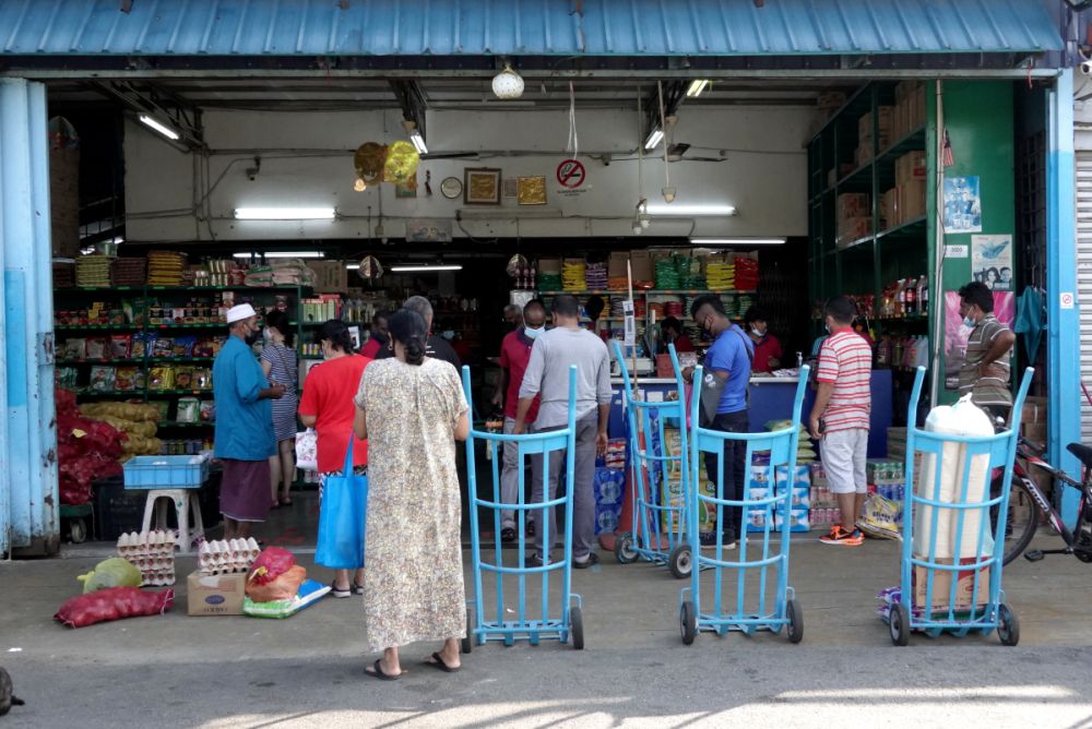 People do some shopping at the Jalan Othman Wet Market, Petaling Jaya ahead of the enhanced movement control order on July 2, 2021. u00e2u20acu201d Picture by Miera Zulyanannn