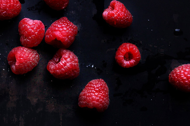 Raspberries are full of antioxidant polyphenols called ellagitannins, which may help reduce oxidative stress.
