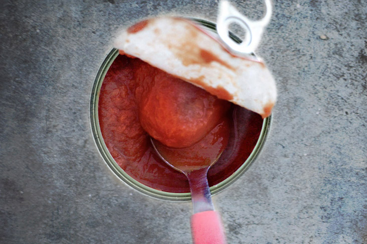 Tomatoes in the form of purée or ketchup gives the dish its distinctive tanginess.