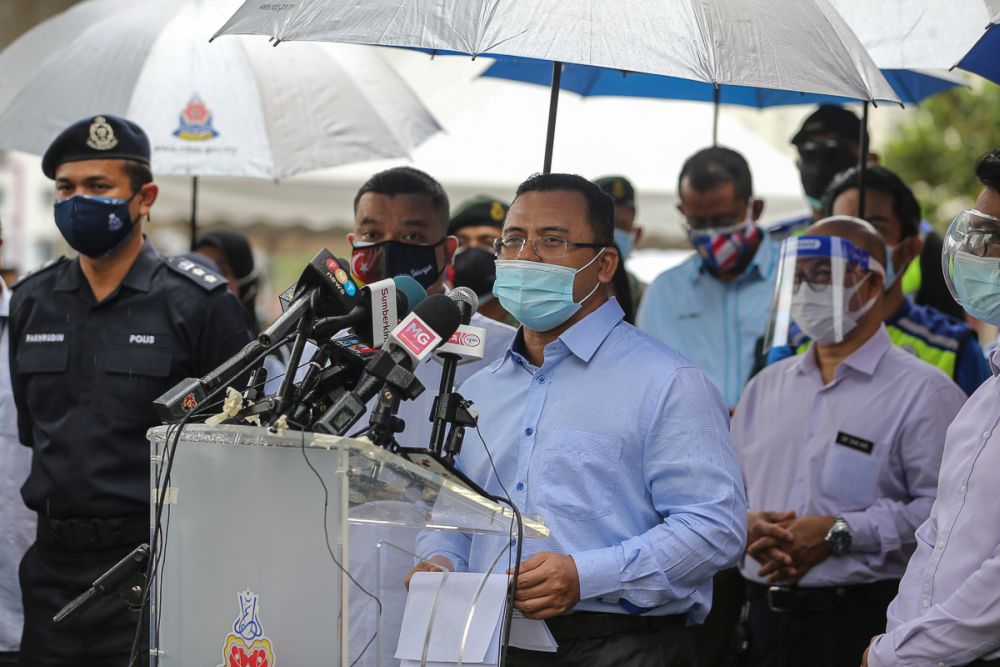 Selangor Mentri Besar Datuk Seri Amirudin Shari speaks to reporters during a visit to Mentari Court in Petaling Jaya July 5, 2021. u00e2u20acu201d Picture by Yusof Mat Isann