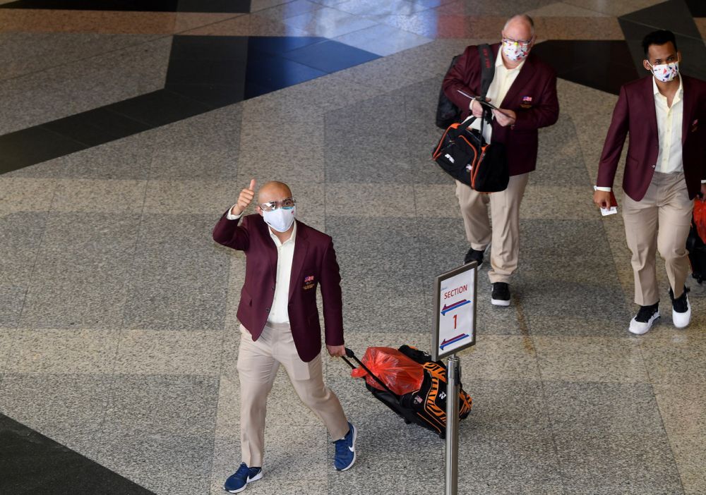 Datuk Mohd Azizulhasni Awang gestures at reporters before leaving for the 2020 Tokyo Olympic Games at the Kuala Lumpur International Airport July 25, 2021. u00e2u20acu201d Bernama picnn