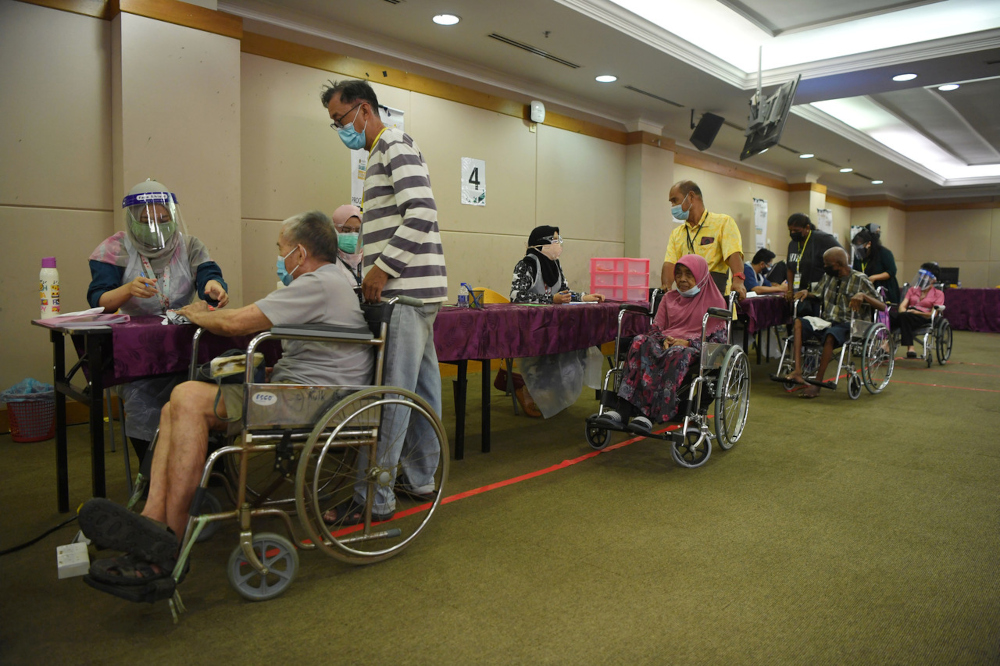 Senior citizens at the Covid-19 vaccination centre in Sultan Ahmad Shah Medical Centre, International Islamic University Malaysia, Kuantan, July 19, 2021. u00e2u20acu201d Bernama pic 