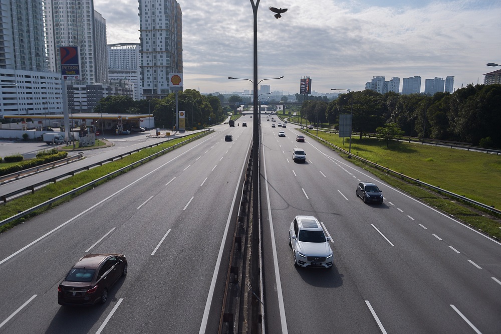 A view of the Federal Highway on the first day of EMCO in Selangor July 3, 2021. u00e2u20acu2022 Picture by Miera Zulyana