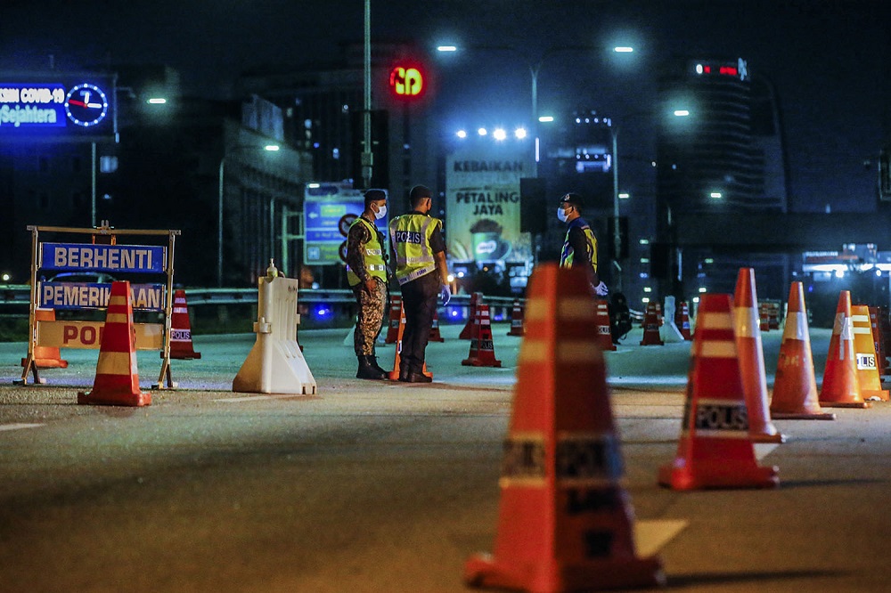Police and army personnel man a roadblock at KM34 of the Federal Highway in Kuala Lumpur June 2, 2021. ― Picture by Hari Anggara