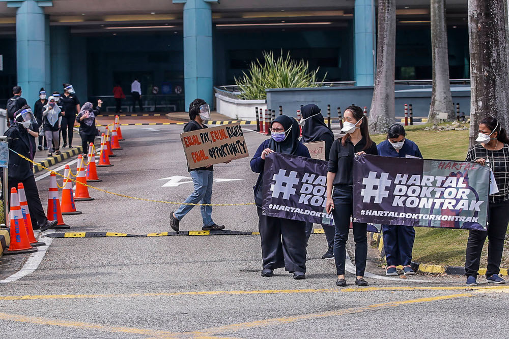 A group of contract doctors went on strike in front of the main entrance of Sg Buloh Hospital, July 26, 2021. — Picture by Hari Anggara