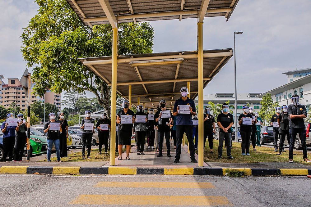 A group of contract doctors went on strike in front of the main entrance of Sg Buloh Hospital, July 26, 2021. — Picture by Hari Anggara