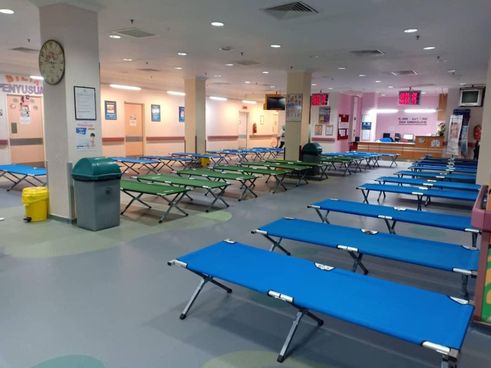Tengku Ampuan Rahimah Hospital (HTAR) converted trainee doctorsu00e2u20acu2122 hostel and outpatient treatment complex into temporary wards to accommodate Covid-19 patients. u00e2u20acu201d Picture via Facebook/Tengku Ampuan Rahimah Hospital
