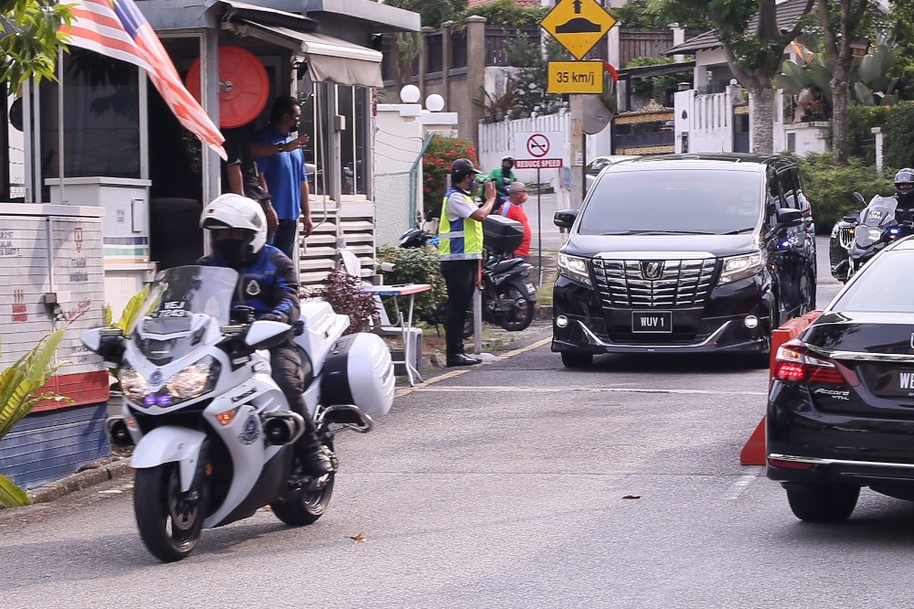 Deputy Prime Minister Datuk Seri Ismail Sabriu00e2u20acu2122s vehicle is pictured leaving Prime Minister Tan Sri Muhyiddin Yassinu00e2u20acu2122s house in Bukit Damansara July 29, 2021. u00e2u20acu201d Picture by Ahmad Zamzahuri