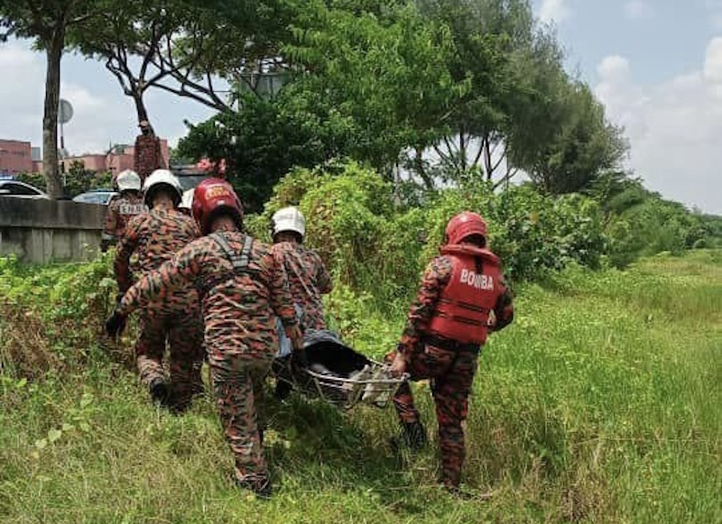 Firemen from the Larkin Fire and Rescue Station after retrieving the remains of an unidentified elderly man who had earlier drown at Lido Beach along Jalan Skudai July 23, 2021. u00e2u20acu201d Picture courtesy of the Johor Fire and Rescue Department